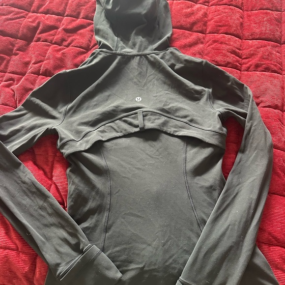 Lululemon jacket. Only selling because it’s the wrong size for me - Picture 4 of 4